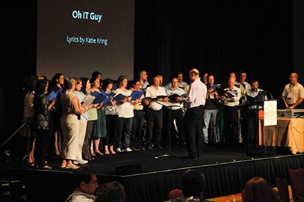 Brian Wilbur Grundstrom conduct the Tessitura Network Chorus in San Antonio